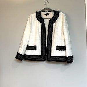 ANN TAYLOR WHITE AND BLACK BLAZER